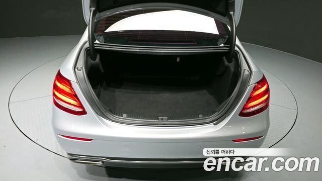 Mercedes-Benz E-Class E200 Avantgarde