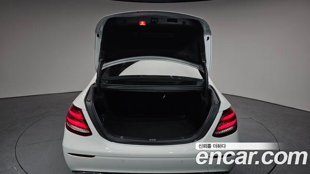 Mercedes-Benz E-Class E220d Avantgarde