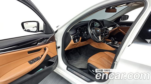BMW 5-Series 520i Luxury