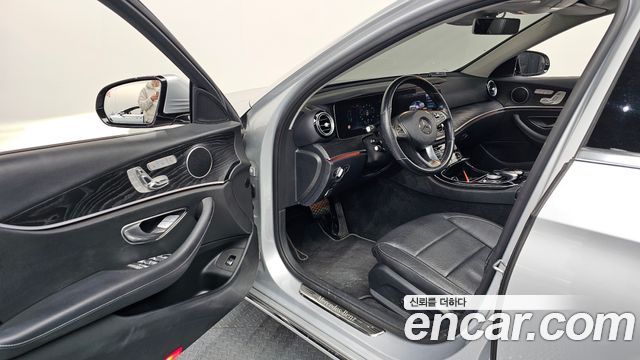 Mercedes-Benz E-Class E300 Avantgarde