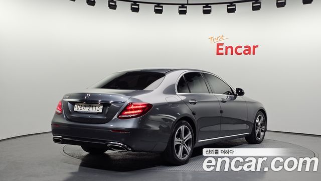 Mercedes-Benz E-Class E200 Avantgarde
