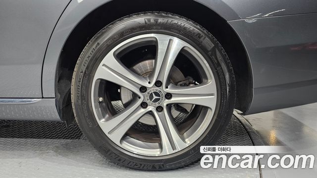 Mercedes-Benz E-Class E200 Avantgarde