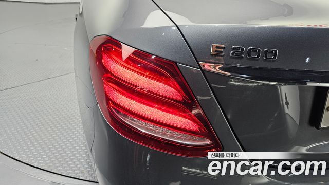 Mercedes-Benz E-Class E200 Avantgarde