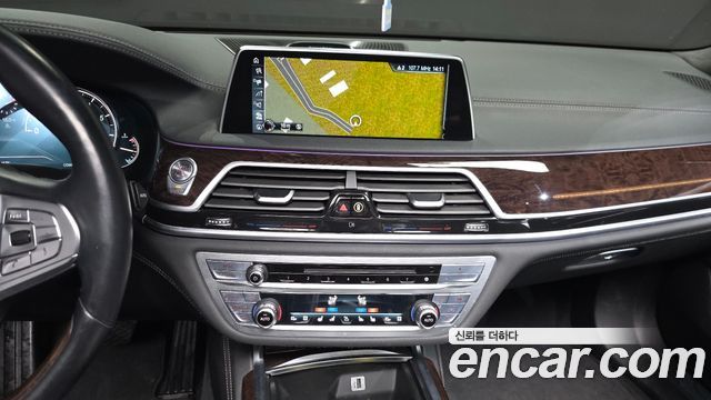 BMW 7-Series 750Li xDrive