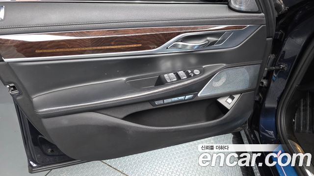 BMW 7-Series 750Li xDrive