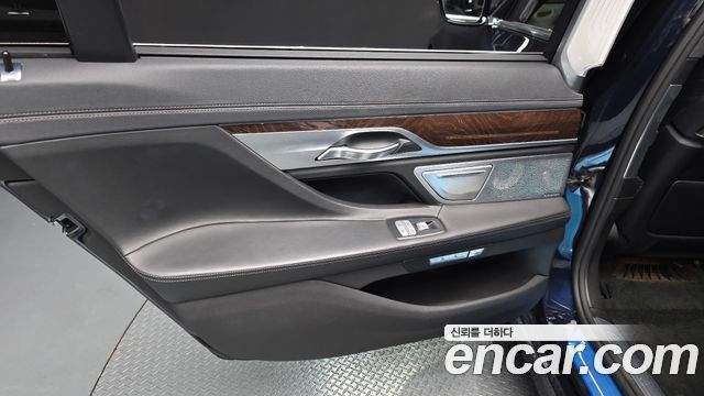 BMW 7-Series 750Li xDrive