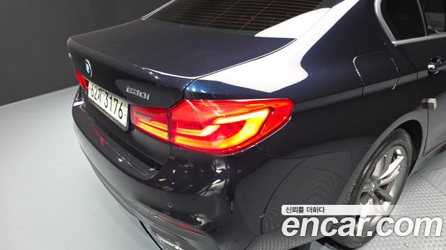BMW 5-Series 530i xDrive M Sport Package Plus
