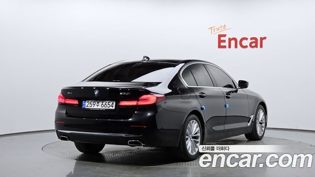 BMW 5-Series 530i xDrive Luxury