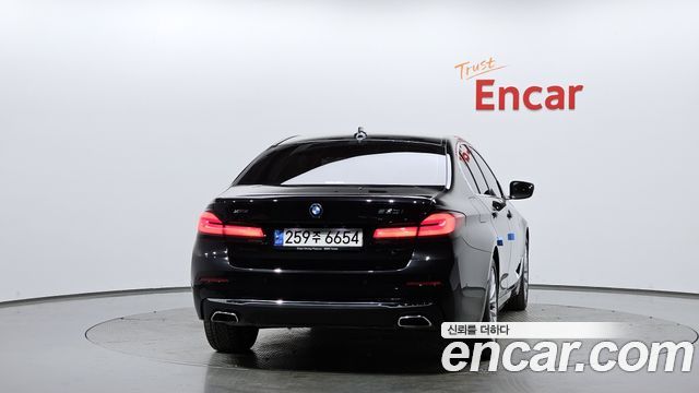 BMW 5-Series 530i xDrive Luxury