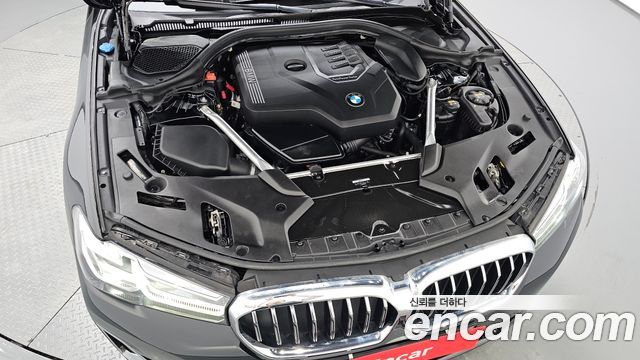 BMW 5-Series 530i xDrive Luxury