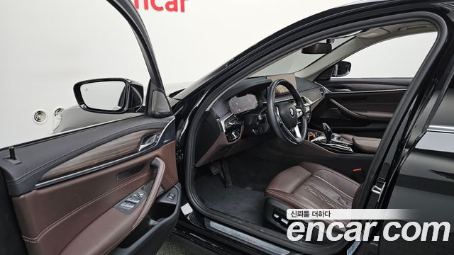 BMW 5-Series 530i xDrive Luxury