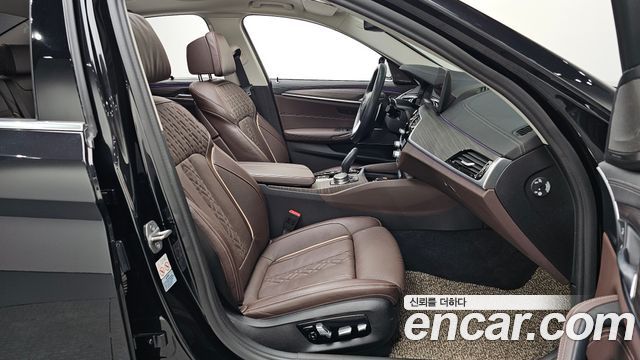 BMW 5-Series 530i xDrive Luxury