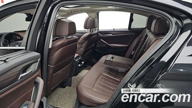 BMW 5-Series 530i xDrive Luxury