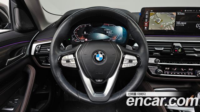 BMW 5-Series 530i xDrive Luxury