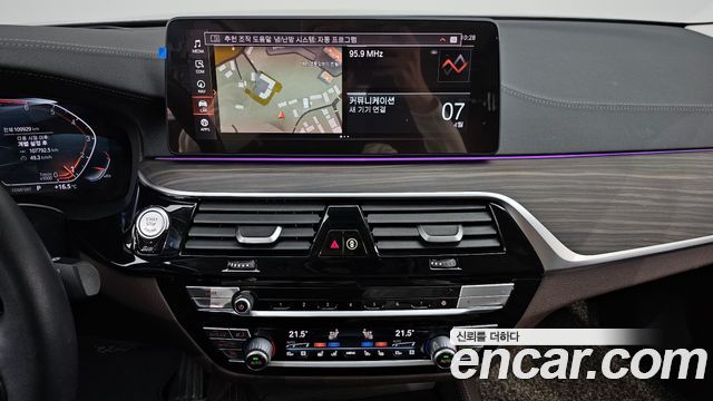 BMW 5-Series 530i xDrive Luxury