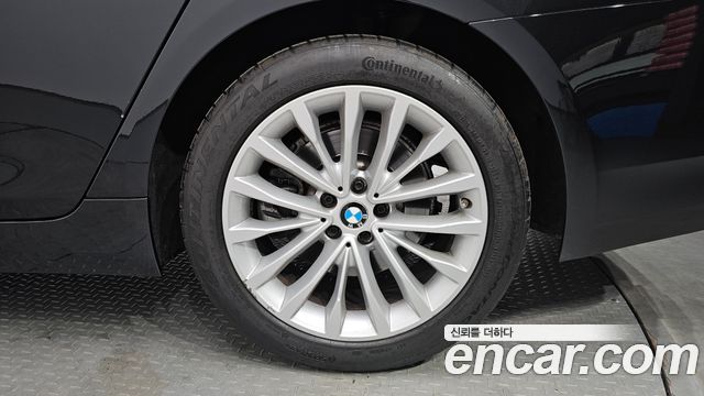 BMW 5-Series 530i xDrive Luxury