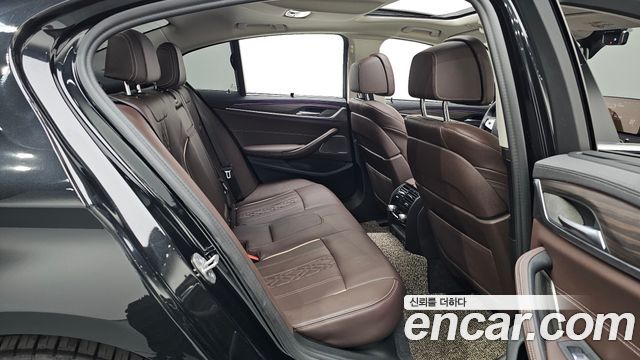 BMW 5-Series 530i xDrive Luxury