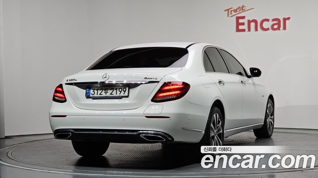 Mercedes-Benz E-Class E300e 4MATIC Exclusive