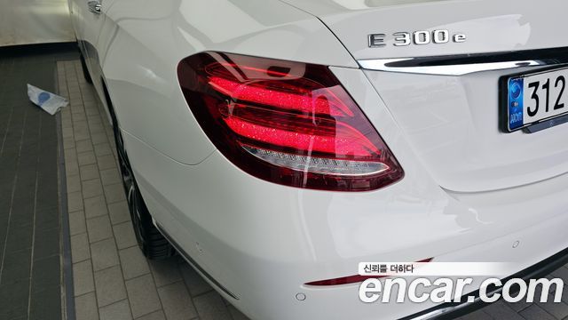 Mercedes-Benz E-Class E300e 4MATIC Exclusive