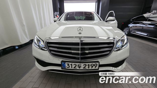 Mercedes-Benz E-Class E300e 4MATIC Exclusive
