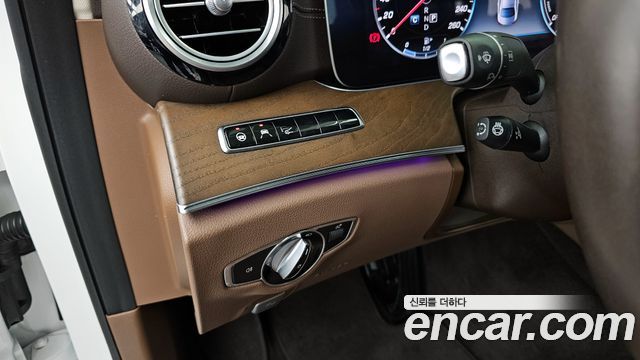 Mercedes-Benz E-Class E300e 4MATIC Exclusive