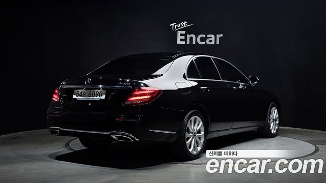 Mercedes-Benz E-Class E300 4MATIC Exclusive