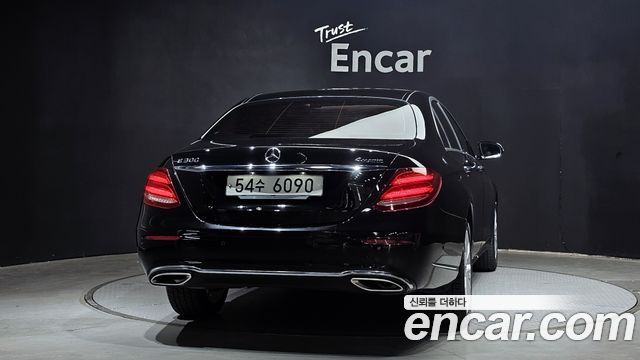 Mercedes-Benz E-Class E300 4MATIC Exclusive