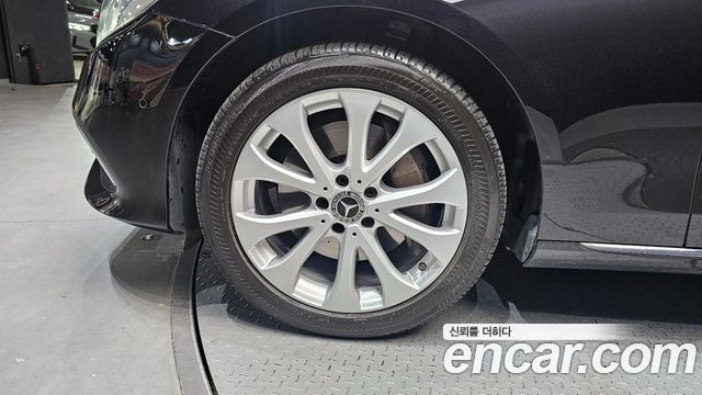 Mercedes-Benz E-Class E300 4MATIC Exclusive