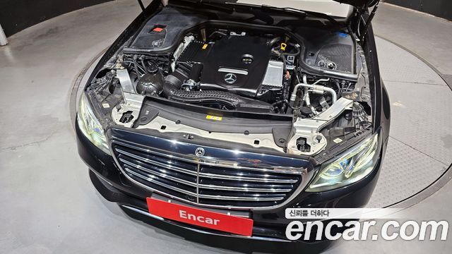 Mercedes-Benz E-Class E300 4MATIC Exclusive
