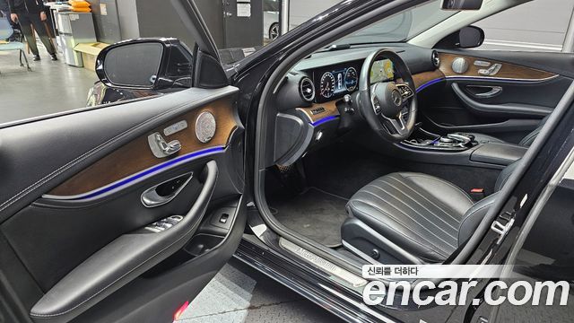 Mercedes-Benz E-Class E300 4MATIC Exclusive