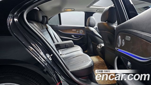 Mercedes-Benz E-Class E300 4MATIC Exclusive