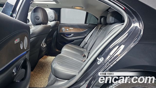 Mercedes-Benz E-Class E300 4MATIC Exclusive