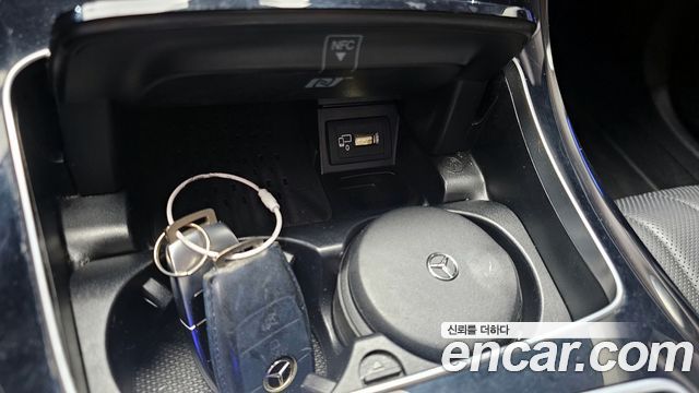 Mercedes-Benz E-Class E300 4MATIC Exclusive