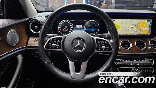 Mercedes-Benz E-Class E300 4MATIC Exclusive