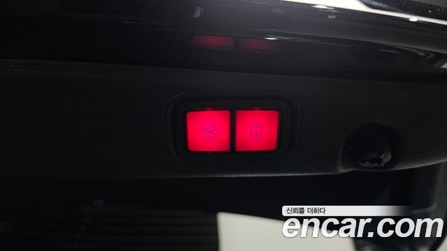 Mercedes-Benz E-Class E300 4MATIC Exclusive