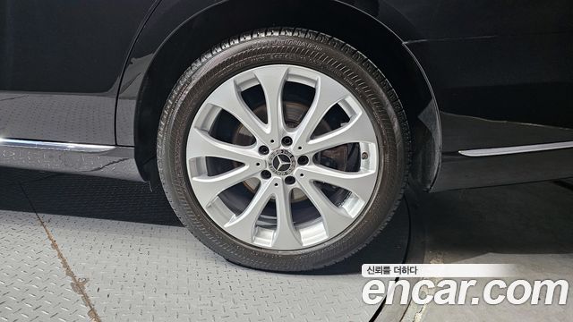 Mercedes-Benz E-Class E300 4MATIC Exclusive