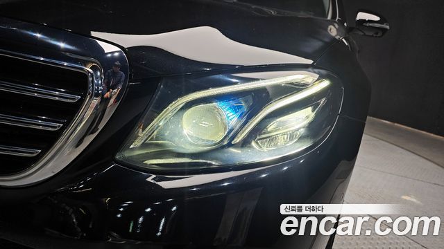 Mercedes-Benz E-Class E300 4MATIC Exclusive