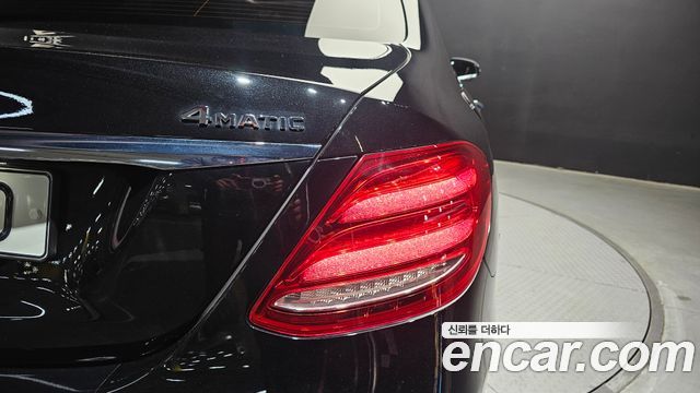 Mercedes-Benz E-Class E300 4MATIC Exclusive