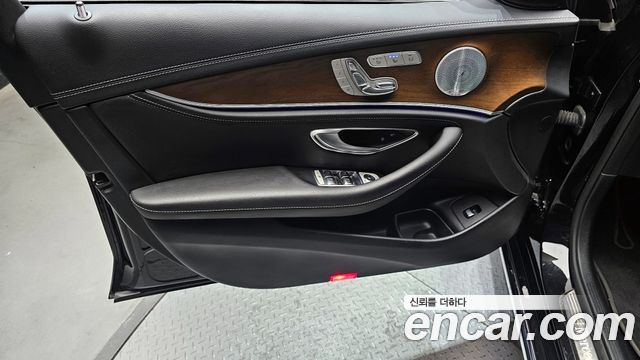 Mercedes-Benz E-Class E300 4MATIC Exclusive