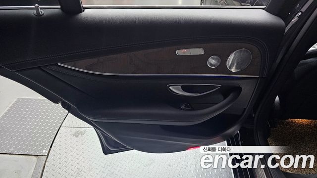 Mercedes-Benz E-Class E300 4MATIC Exclusive