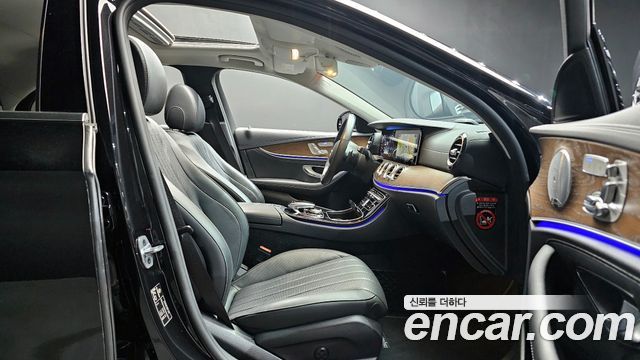 Mercedes-Benz E-Class E300 4MATIC Exclusive