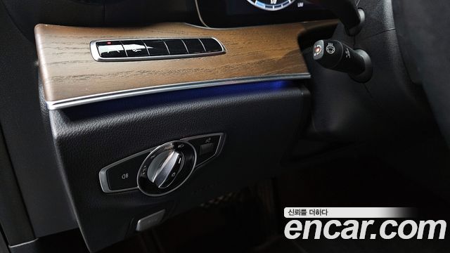 Mercedes-Benz E-Class E300 4MATIC Exclusive
