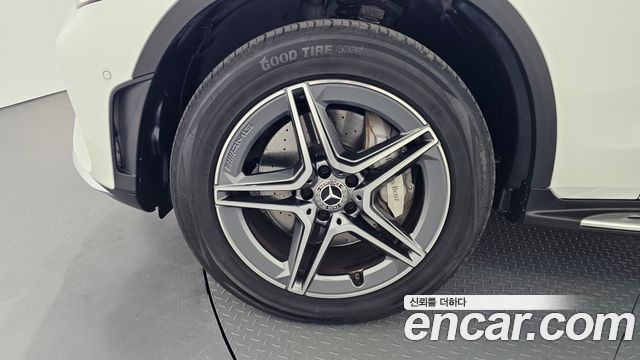 Mercedes-Benz GLC-Class GLC300e 4MATIC Coupe