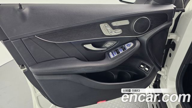 Mercedes-Benz GLC-Class GLC300e 4MATIC Coupe