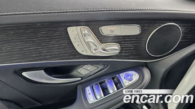 Mercedes-Benz GLC-Class GLC300e 4MATIC Coupe