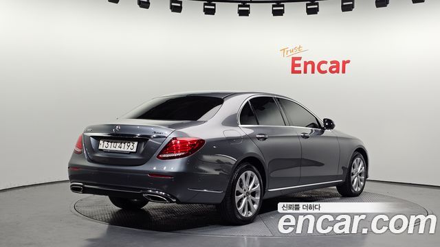 Mercedes-Benz E-Class E300 4MATIC Exclusive
