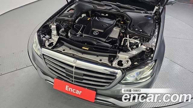 Mercedes-Benz E-Class E300 4MATIC Exclusive