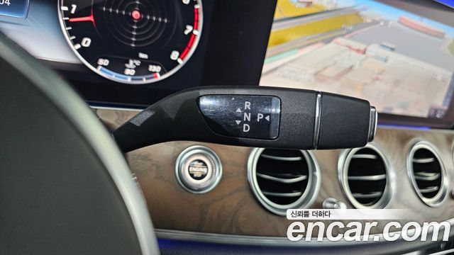 Mercedes-Benz E-Class E300 4MATIC Exclusive