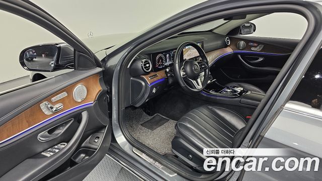 Mercedes-Benz E-Class E300 4MATIC Exclusive