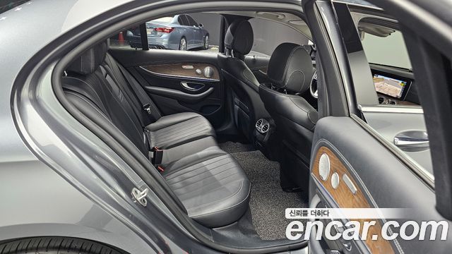 Mercedes-Benz E-Class E300 4MATIC Exclusive